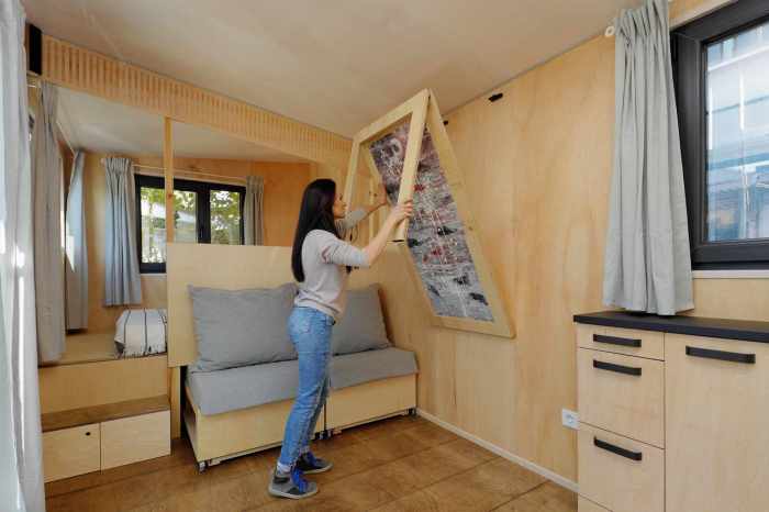 Flat-Pack Furniture Quickly Transforms This Loft-Free Tiny Home