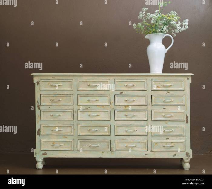 Classic wooden dresser furniture set